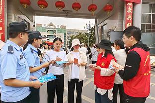 鲍勃-迈尔斯：球员们也有自尊 你不能让克莱这样的球员失去信心